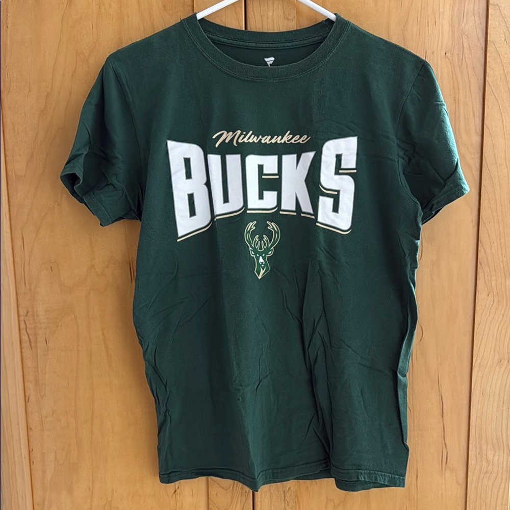 Fanatics Green Milwaukee Bucks Short Sleeve Tee
